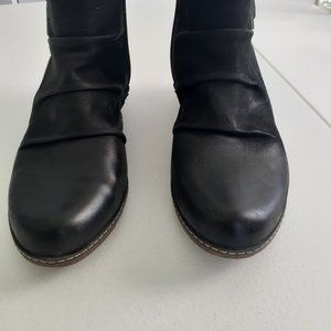 *EUE* Dansko Faithe Black burnished Nubuck Ankle Boot